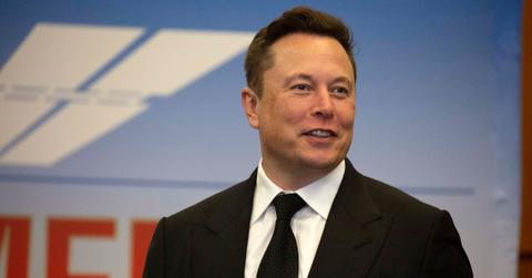 Elon Musk offers to take Twitter private