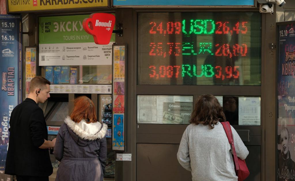 should-i-buy-rubles-now-amid-the-russia-ukraine-war