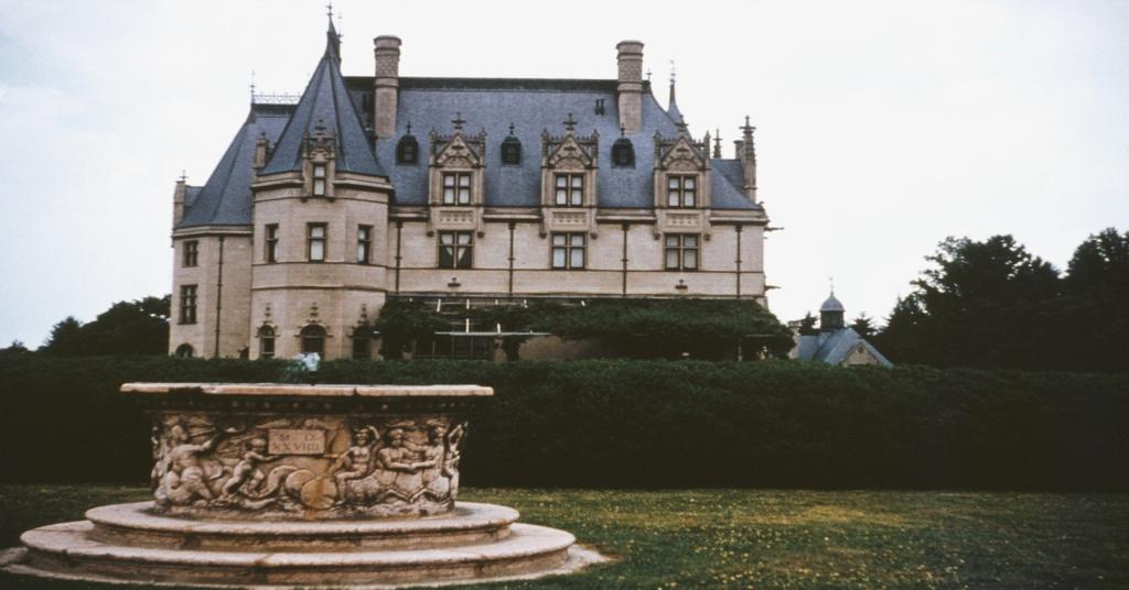 Who Owns the Biltmore Company and the Vanderbilts' Biltmore Estate?