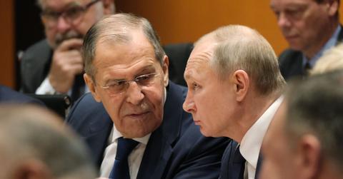 Russian Foreign Minister Sergey Lavrov (L) and Russian President Vladimir Putin (R)