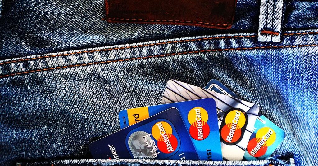 what-happens-if-you-max-out-a-credit-card-terms-explained