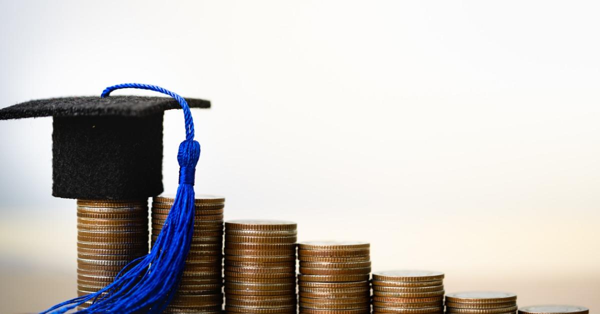 When Should You Start Paying Back Your Student Loans?