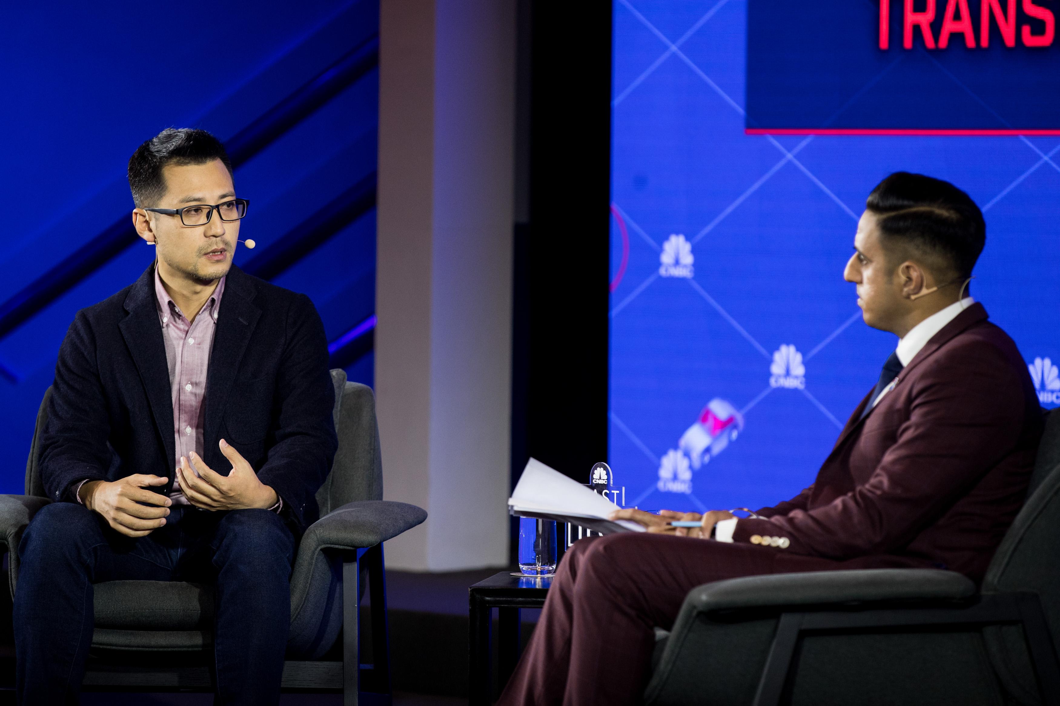 Tiger Qie, VP of DiDi Chuxing (left) and Arjun Kharpal, Technology Correspondent of CNBC (right)