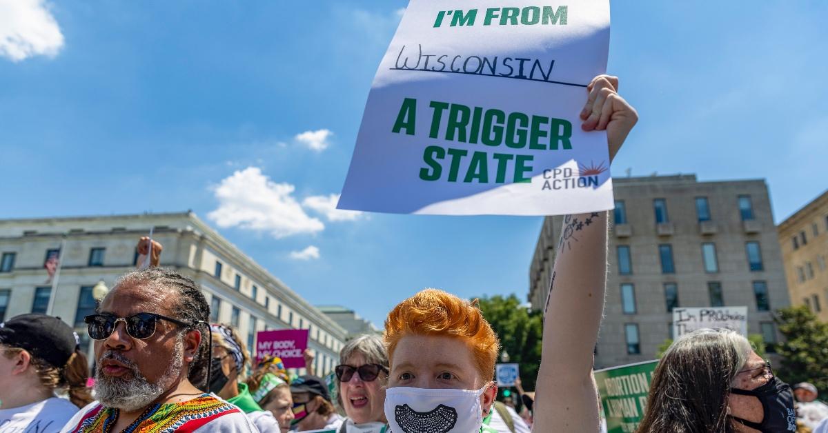 People protesting abortion bans