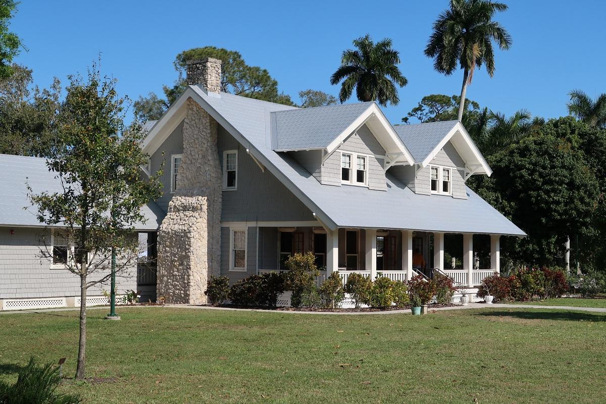 Brown and white concrete house