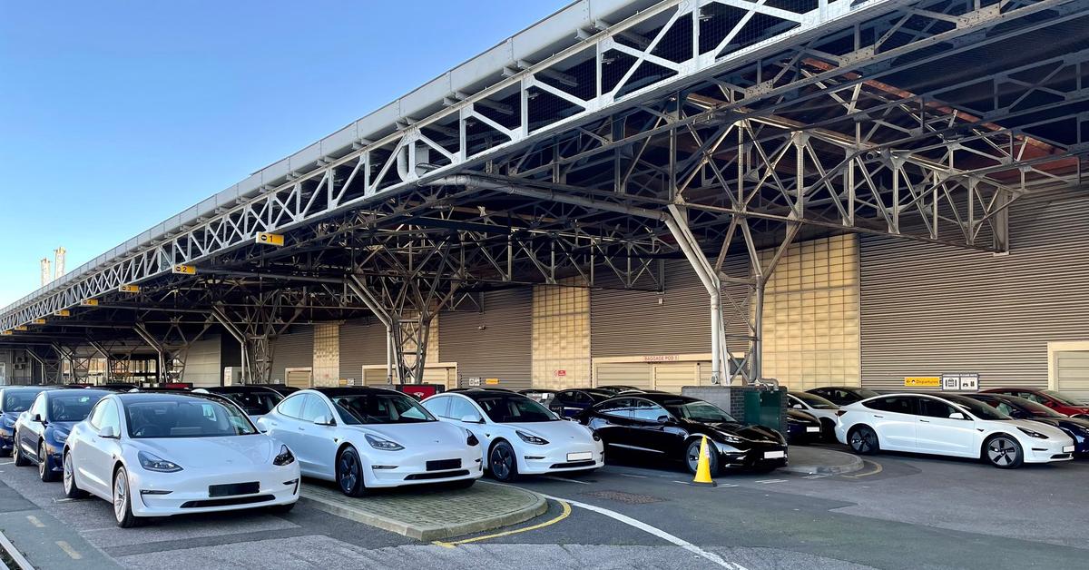 What Are the Top EV Charging Station Stocks for Investors?