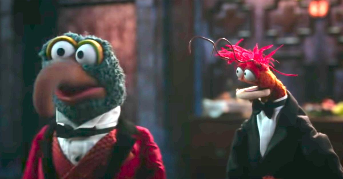 Gonzo and Pepe the King Prawn in 'Muppets Haunted Mansion'