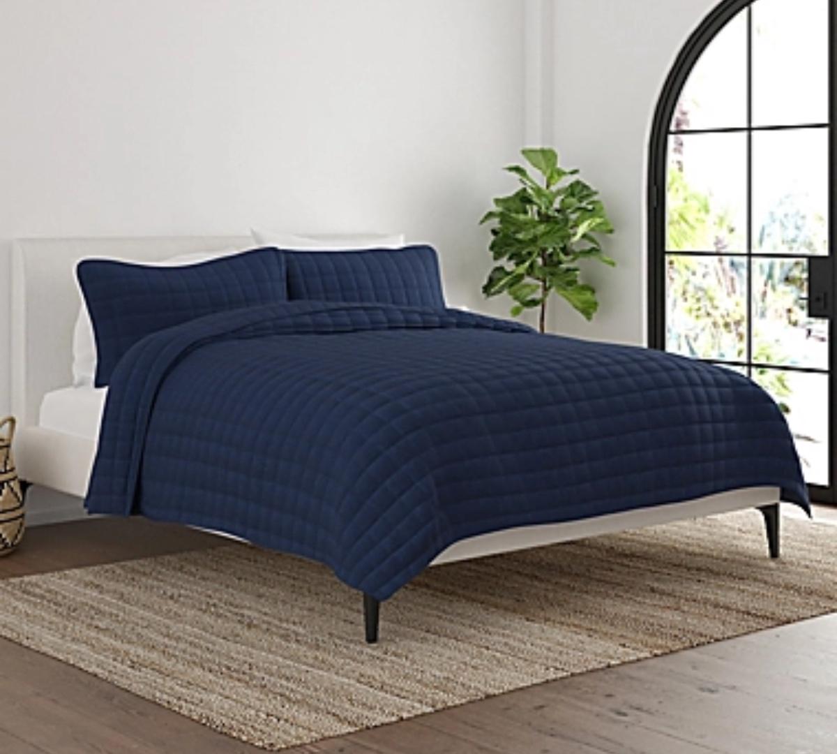 Home Collection Herring 3-Piece Full/Queen Quilt Set in Navy