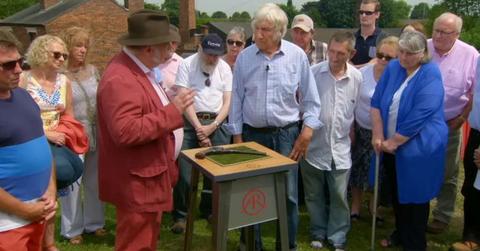 pn//uploads/eff f c feeecd__